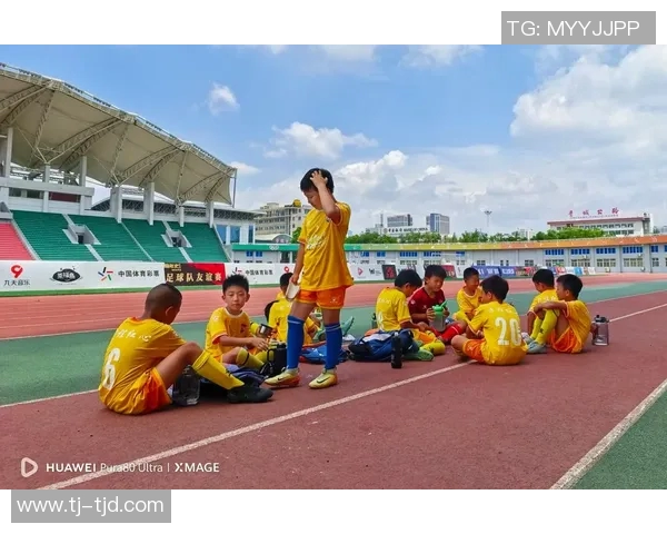 长沙传奇足球明星赛精彩直播回顾与赛后精彩瞬间分享