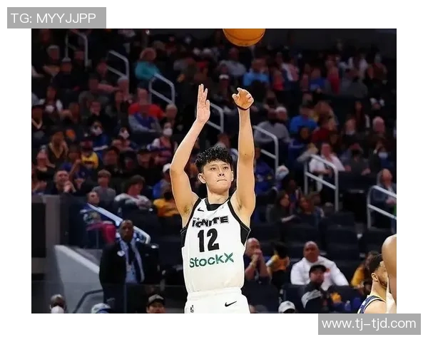 曾凡博的篮球梦想之路：从校园到职业赛场的蜕变与挑战